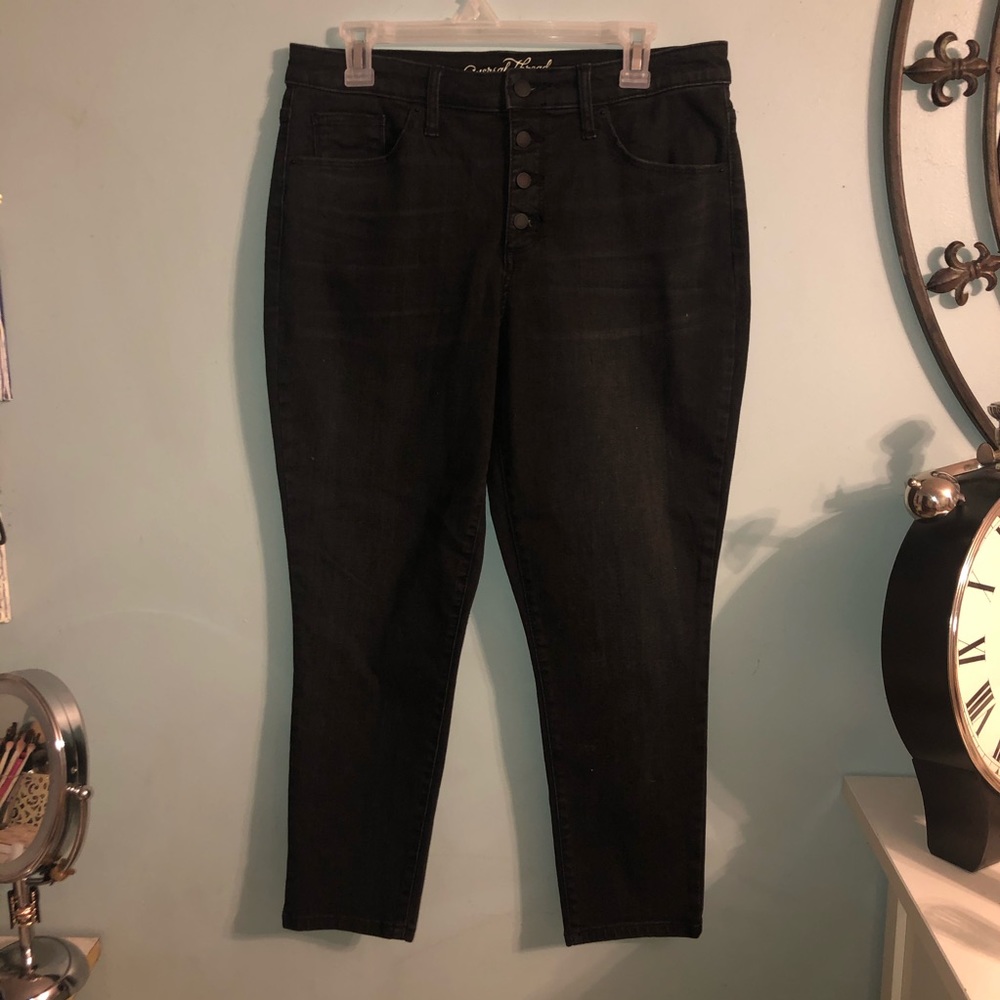 Black skinny crop jeans